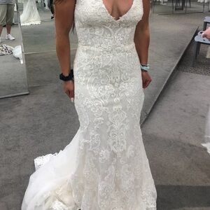David’s Bridal Galina Signature Wedding Gown Size 4 never altered